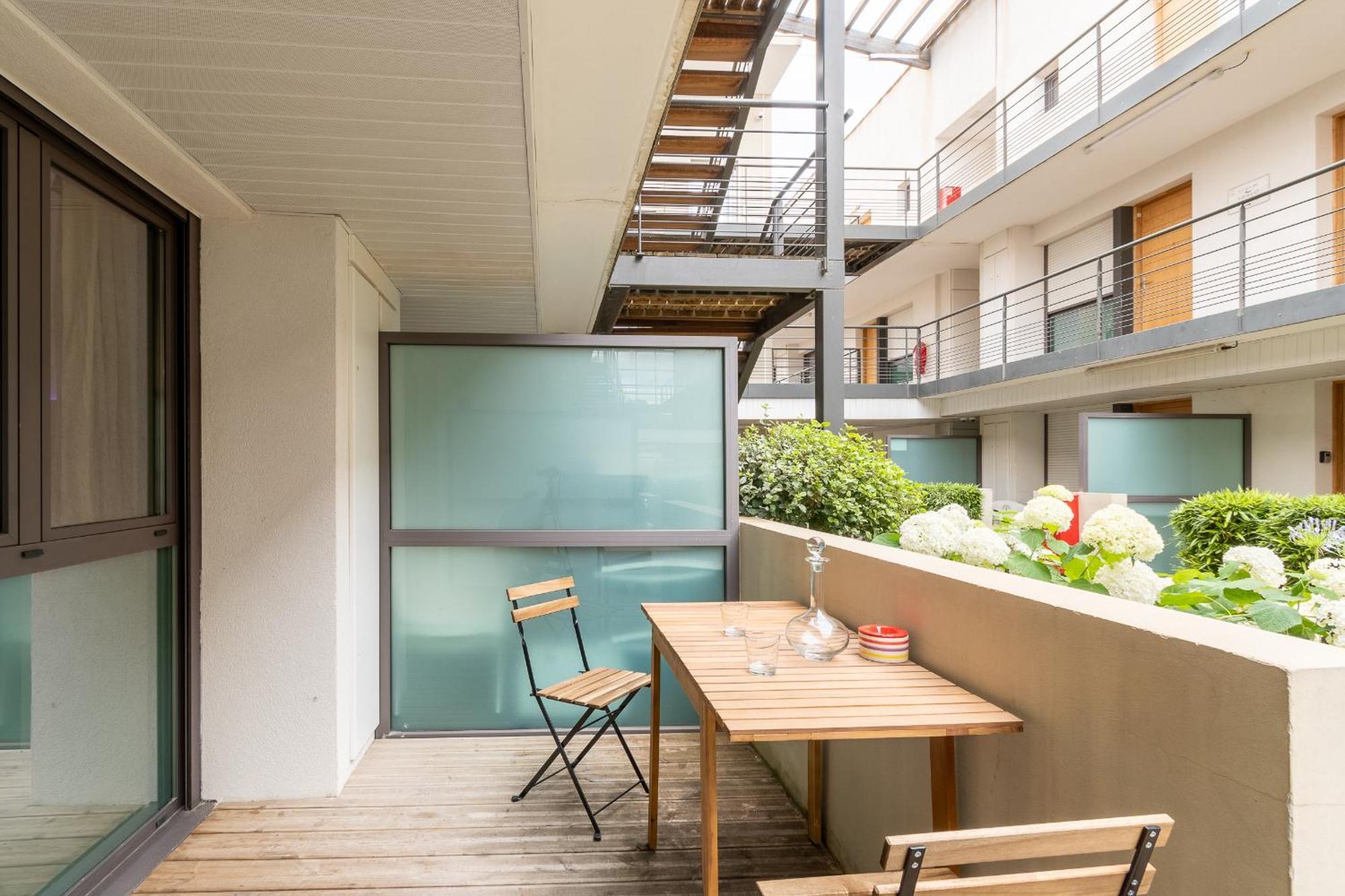 Le Petit Patio Fleuri Éguilles Exterior foto